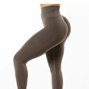 Alphalete amplify size small mocha like new never worn